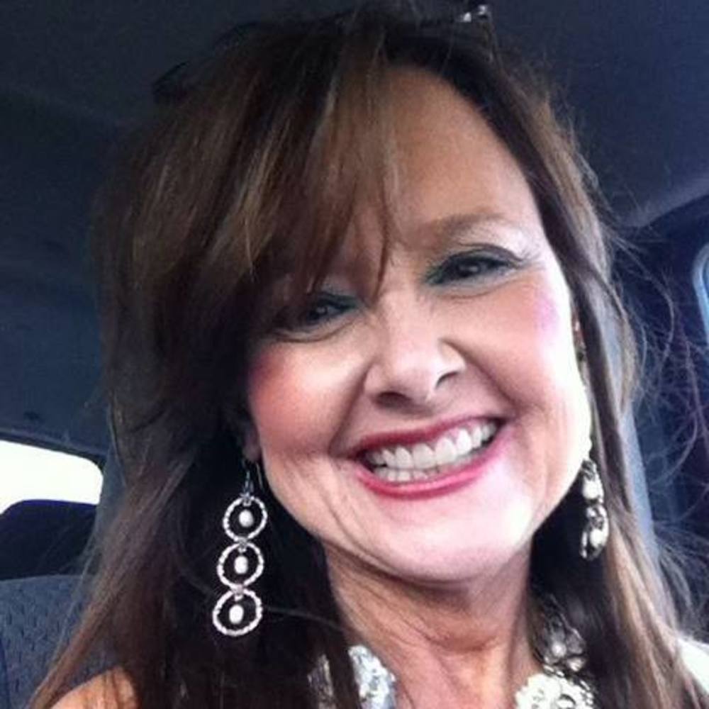 Meet your Posher, Mona